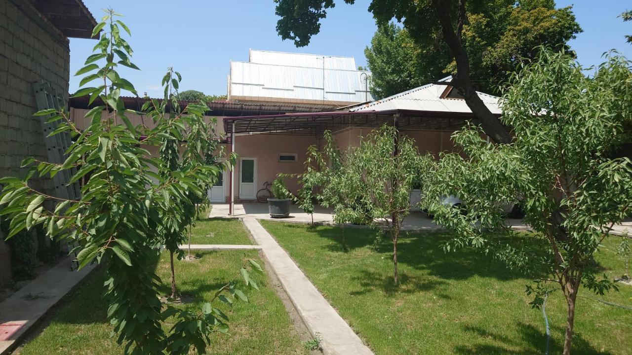 Auberge de jeunesse Megi à Ferghana Extérieur photo